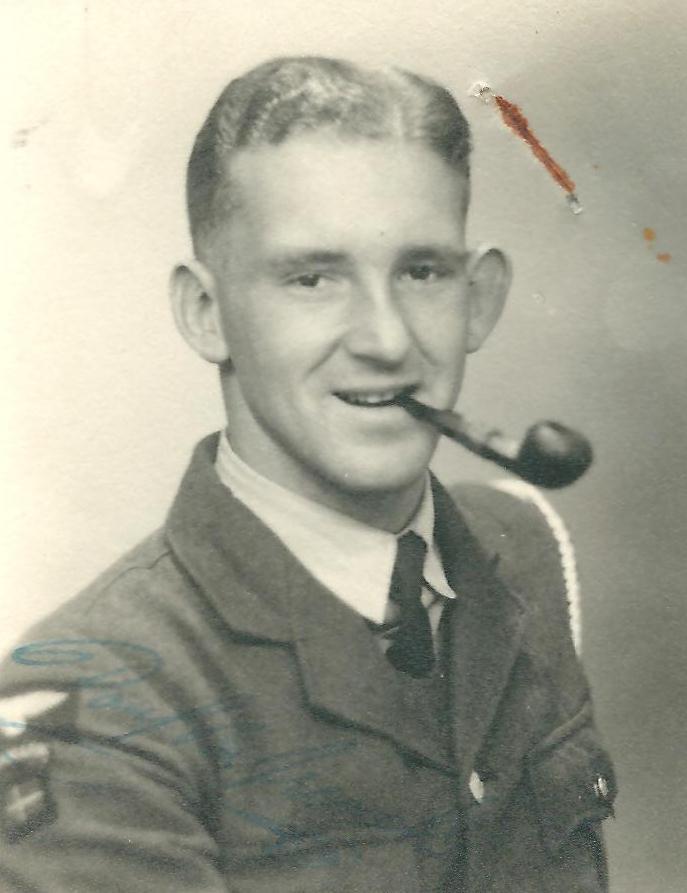 Poul Bruno Arends in his Royal Air Force uniform. The Danish flag is visible on his left shoulder. (Museum of Danish Resistance)