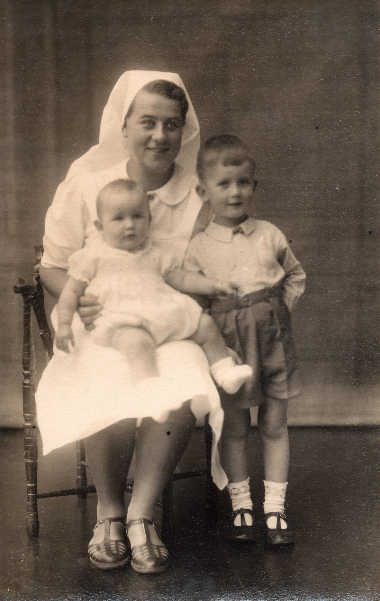 Margrethe Jepsen as children’s nurse with Heather Elmslie and Leslie John Elmslie presumably in London before the outbreak of war. Heather Elmslie was born in September 1938.