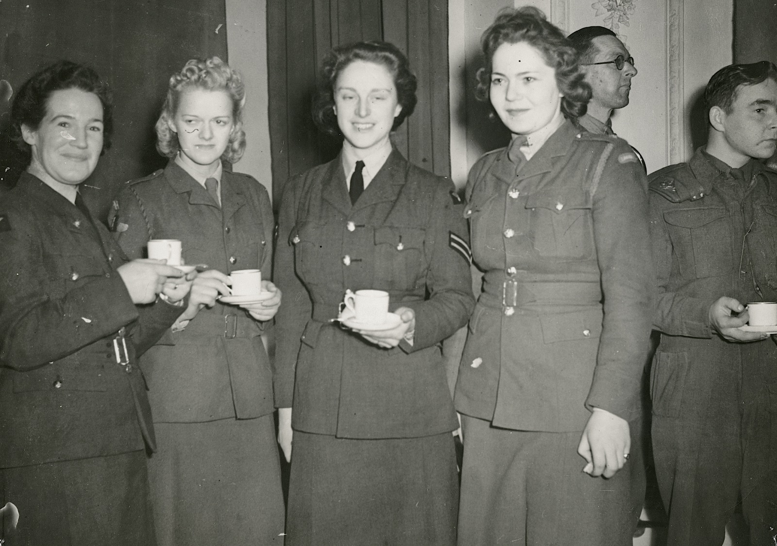 On 22 December 1942, the Danish Minister, in London, Count E. Reventlow and his wife gave a reception for Danish volunteers at the Danish House in Pond Street. From left it is Mary Kraul, an unidentified A.T.S, Cpl Gerda Gormsen Hansen, and another unidentified A.T.S. (Museum of Danish Resistance)