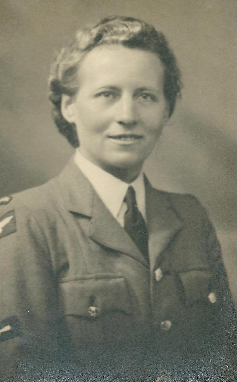 LACW Karen Hansen in her uniform while serving as a WAAF (Museum of Danish Resistance).