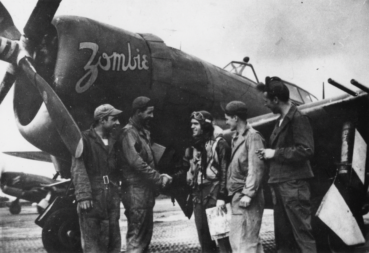 Ground crew of the 356th Fighter Group congratulate the pilot of a P-47 Thunderbolt nicknamed