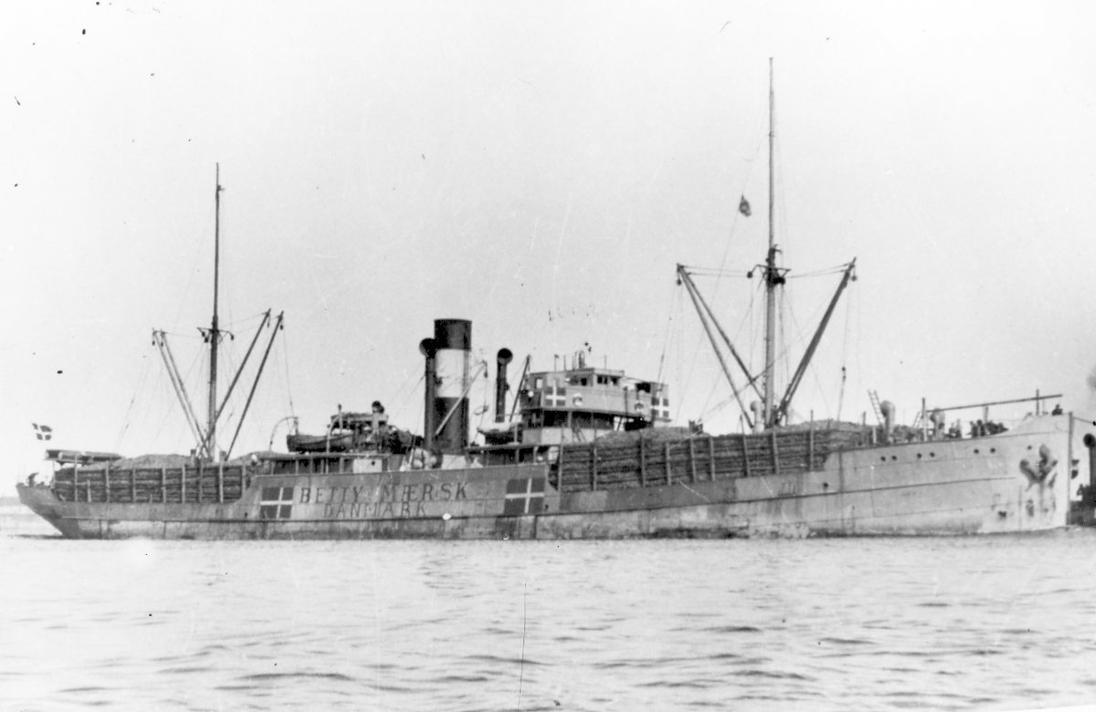 SS Betty Mærsk at sea during the war. Jens Matthiasen was onboard from May 1938 to late 1939.