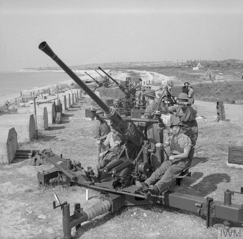 A Bofors gun battery situated on the South Coast as part of the belt of anti-aircraft guns. © IWM (H 39805)