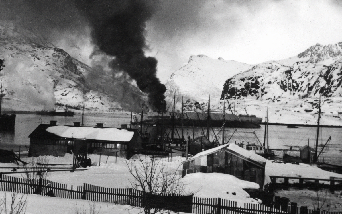 MS Hamburg sinking following the attack from HMS Tartar at Svolvær on 4 March 1941