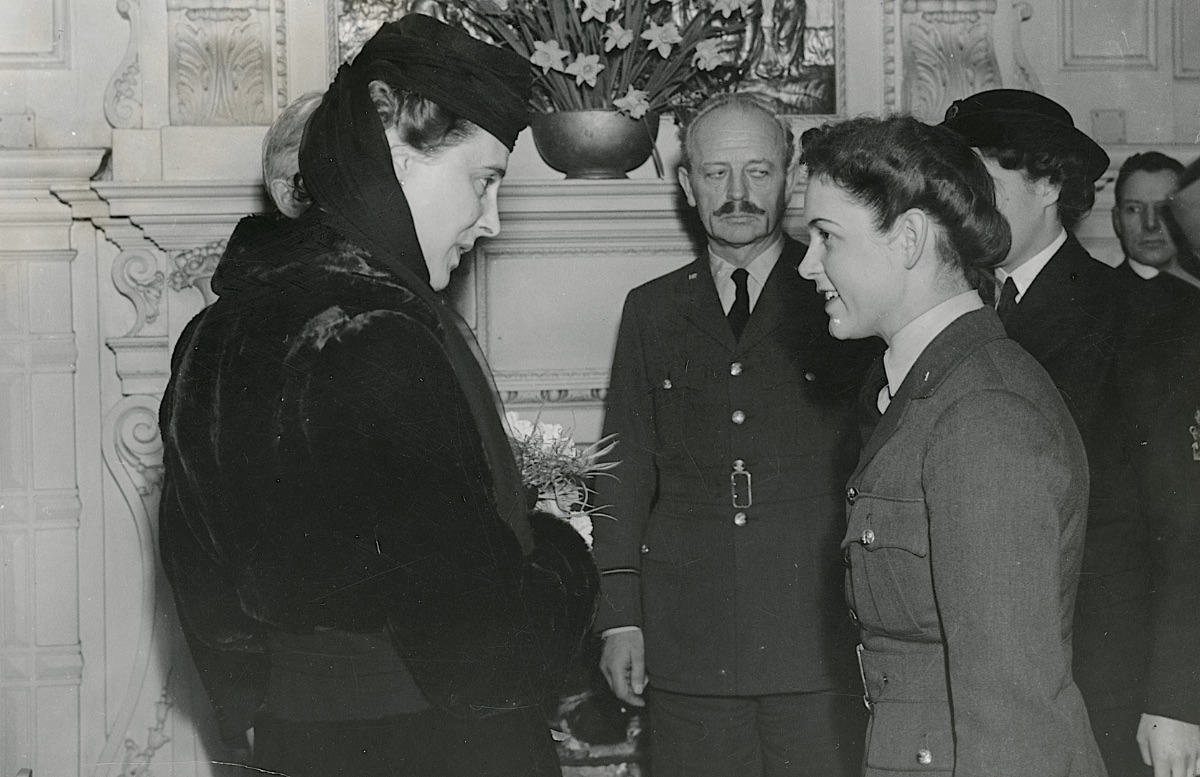 When the Duchess of Kent was the guest of honour at a function at the Danish Legation on 3 March 1943, five Danish volunteers were presented to her. Section Officer Carter was the representative from the WAAF (Museum of Danish Resistance).